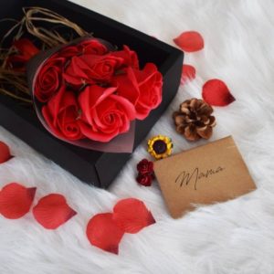 04470 Romantický dárkový box - Rudé růže