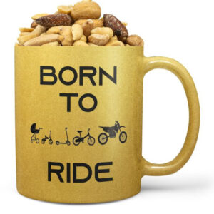 Hrnek Born to ride motocross – zlatý (Náplň hrníčku: Směs slaných oříšků)