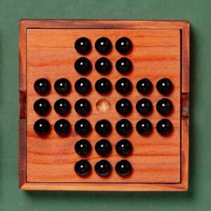 Prémiová dřevěná hra solitaire Iron & Glory