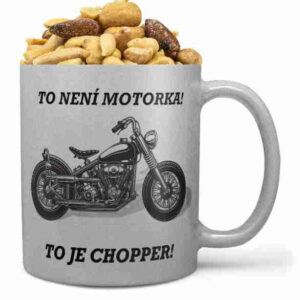 Hrnek To je Chopper - stříbrný (Náplň hrníčku: Směs slaných oříšků)