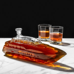 Skleněná karafa jachta