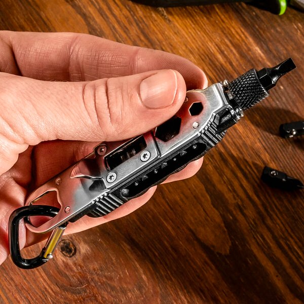 Multifunkční kapesní šroubovák a sada nářadí