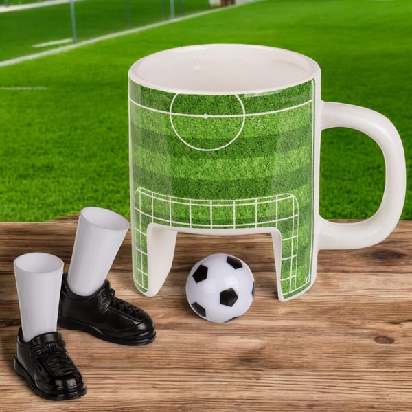 Fotbalový hrnek s botami a míčkem