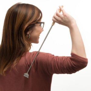 Teleskopické drbátko na záda