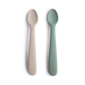 Mushie silikonová první lžička 2 ks Cambridge Blue / Shifting Sand