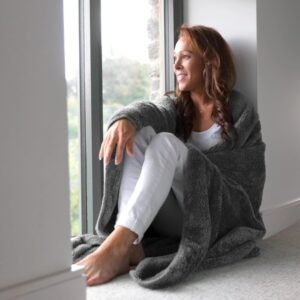 Hřejivá deka Snug-Rug Sherpa - tmavě šedá